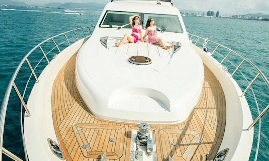 63F Yacht rental in Sanya