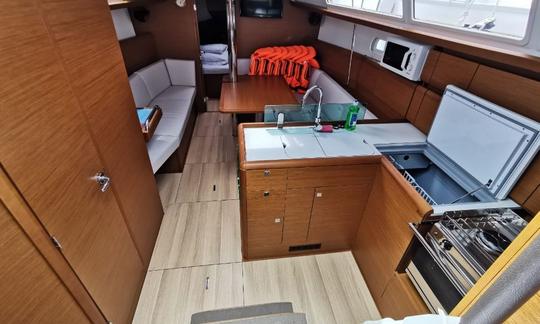 Jeanneau Sun Odyssey 389/2019 Velero para alquilar en Pirovac, Croacia