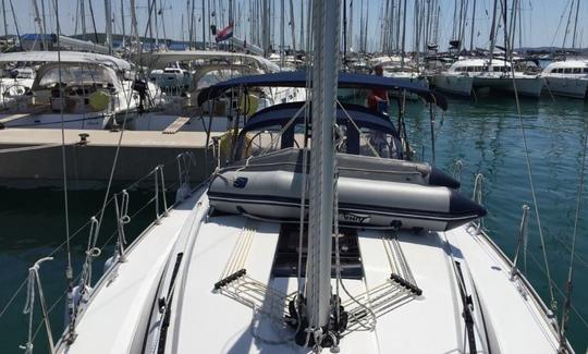 Bavaria Cruiser 37/2015 Iate à vela para alugar em Pirovac, Croácia