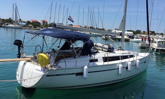 Bavaria Cruiser 37/2015 Iate à vela para alugar em Pirovac, Croácia