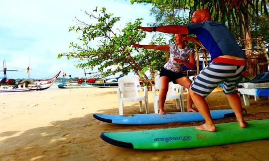 ¡Paquete de surf económico! Clases para principiantes o paquete de alojamiento y desayuno en Weligama