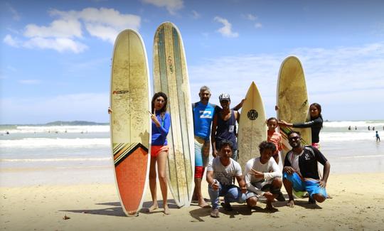 ¡Paquete de surf económico! Clases para principiantes o paquete de alojamiento y desayuno en Weligama