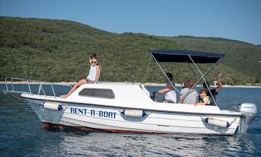 Cruise Aboard the Dalmatinka 20' Powerboat in Croatia