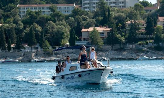 Navega a bordo de la lancha motora Dalmatinka de 20 pies en Croacia