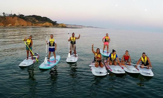 Passeios de stand up paddleboard e safári na praia da Coelha, Albufeira.