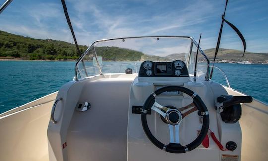 Quicksilver 675 Activ à louer à Split, Trogir et dans d'autres régions de Croatie !