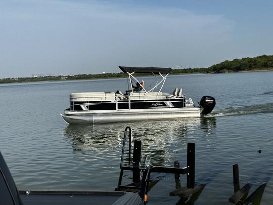 115 HP 22ft Sunchaser Tritoon For Rent On Lake Lewisville