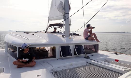 Vacances à la voile avec nuitée à bord d'un catamaran à voile Lagoon 400 à Singapour