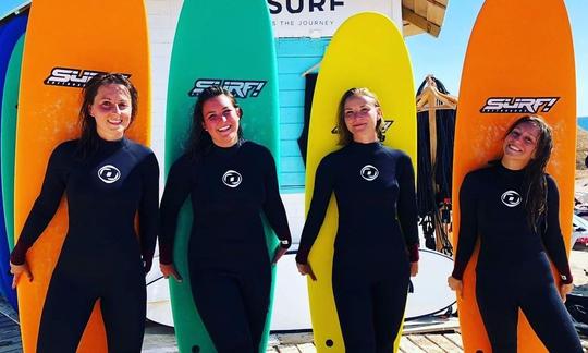 ¡Atrapa la ola! Aprende a surfear con nuestros experimentados instructores en Costa da Caparica