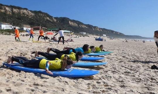 ¡Atrapa la ola! Aprende a surfear con nuestros experimentados instructores en Costa da Caparica