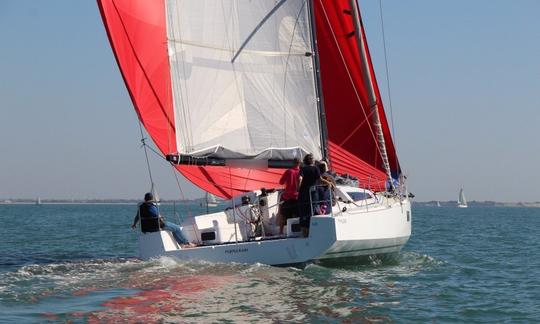 Velero Pogo 1250 «Purple Rain» de 39 pies para alquilar en Bormes-les-Mimosas, Francia