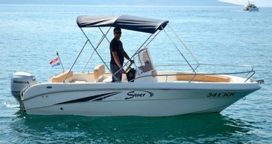 ¡Alquila a Saver 341 Powerboat Holding 6 en Krk Island!