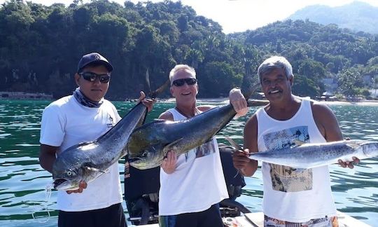 Location de pêche côtière pour 4 personnes à Puerto Vallarta ! Le voyage comprend l'équipement de pêche, une glacière, des appâts vivants, un capitaine et un permis de pêche !