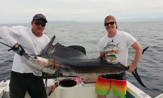 Location de pêche côtière pour 4 personnes à Puerto Vallarta ! Le voyage comprend l'équipement de pêche, une glacière, des appâts vivants, un capitaine et un permis de pêche !