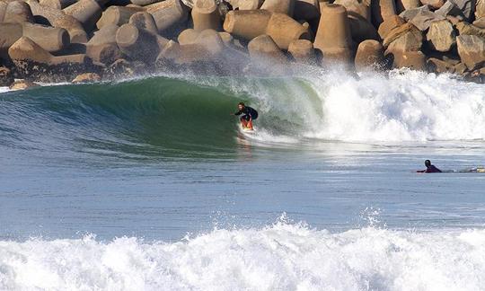 Leçon de surf privée à Espinho, Aveiro