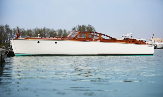 Half Day / Full Day Venetian lagoon Tour on Vintage Classic Boat 