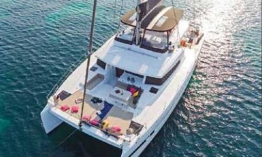 Alquiler del catamarán de vela «Amura» Bali 5.4 Open Space en Ibiza, España