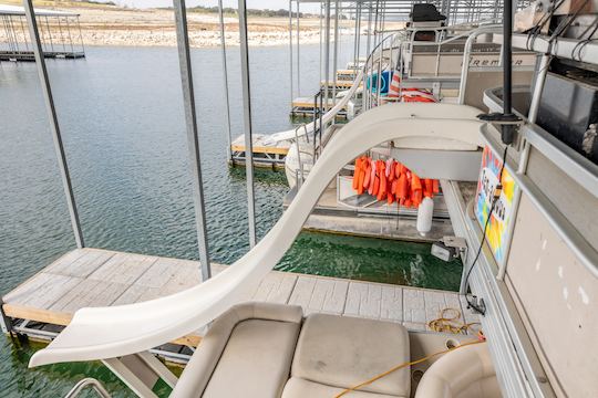 Bateau de fête Tritoon de 31 pieds pour groupes de 20 personnes à Austin