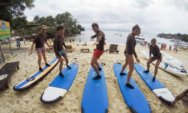 Aula de surf para iniciantes em Nusapenida, Bali