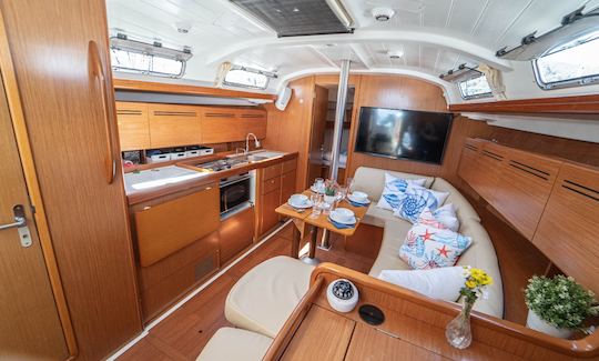 2007 Beneteau Cyclades 39' Sailboat for Charter