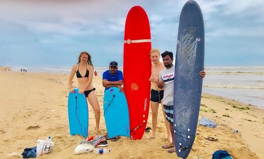 ¡Aprende a surfear en Puri, Odisha con nosotros!