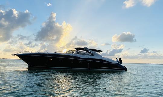 ¡Yate de lujo privado Sunseeker de 60 pies! ¡20 personas!