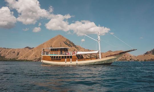 Liveaboard adventure in Komodo, Indonesia