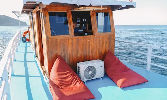 Liveaboard adventure in Komodo, Indonesia