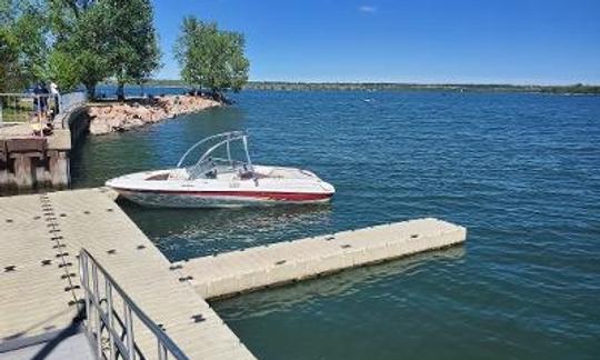 Bote de esquí Bayliner de 18 pies para 8 personas con portaequipajes en Denver, Colorado