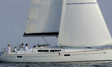 Jeanneau 39i Julia Sailing Yacht in NY Harbor