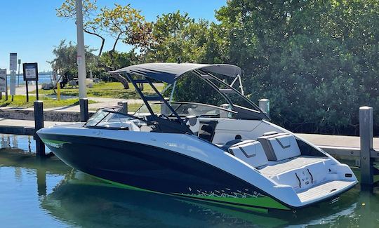 27' Yamaha 2021 Super Powerboat In Miami Beach, Florida!