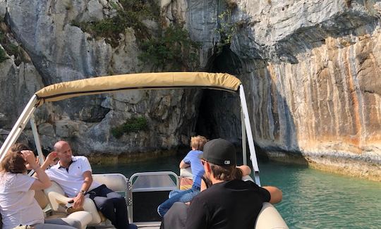 Lounge Boat with pilot rental in Annecy