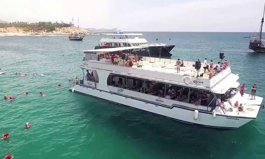 Mergulho com snorkel ou passeio ao pôr do sol com tudo incluído em um grande barco de cruzeiro de 2 níveis