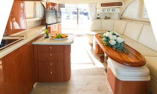 Charter 53' Sea Ray Power Yacht em Latchi, Chipre