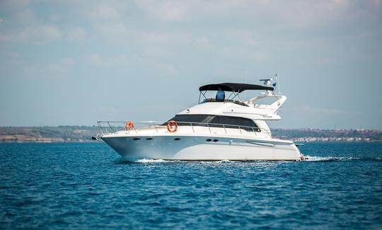 Charter 53' Sea Ray Power Yacht em Latchi, Chipre