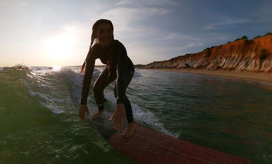 Clase de surf en Falésia Beach