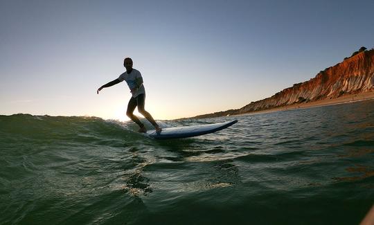 Clase de surf en Falésia Beach