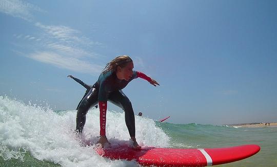 Clase de surf en Falésia Beach