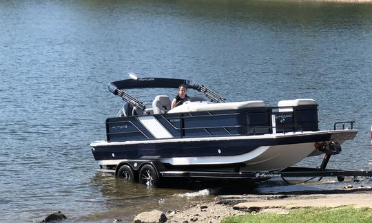 Lancha motora Hurricane de 25 pies para alquiler de fiestas en Broken Bow, OK Hochatown, OK Beavers Bend