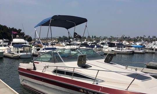 Le roi des bateaux, bateau à moteur Sea Ray Sundancer de 25 pieds à Huntington Beach