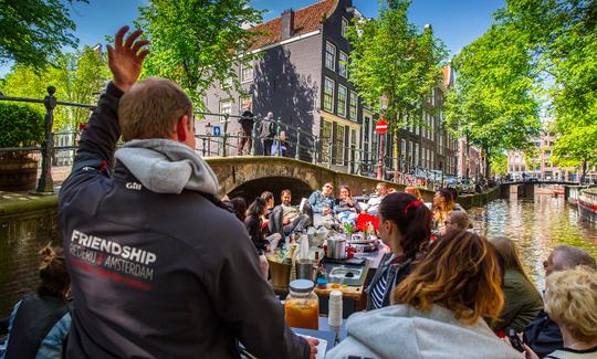 30-35 personnes : « Oceans Canal Boat » à Amsterdam, Pays-Bas (100 % électrique)