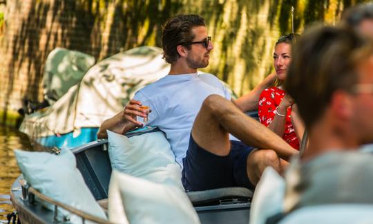 30-35 personnes : « Oceans Canal Boat » à Amsterdam, Pays-Bas (100 % électrique)