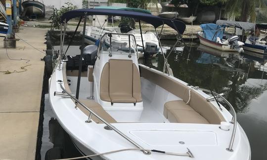 Center Console Fishing in Barranquilla