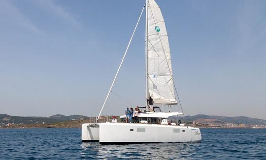 Férias perfeitas no catamarã de cruzeiro Lagoon 39 2015 em Lavrio, Grécia