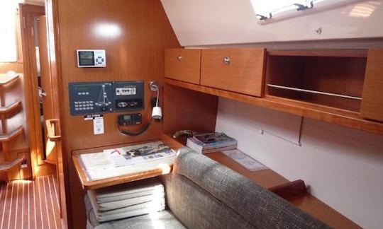 Bareboat Charter Este veleiro Bavaria de 3 cabines de 36 pés em Lefkada, Grécia