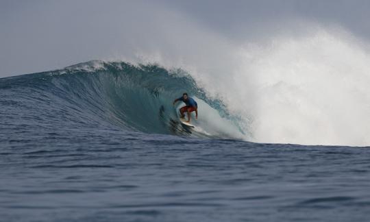 Disfrute de Mentawai Surf Charter, Indonesia, en el yate Wave Hunter de 62 pies