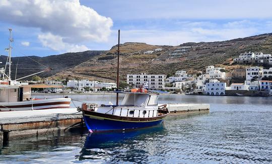 Passeio de barco tradicional em Kythnos