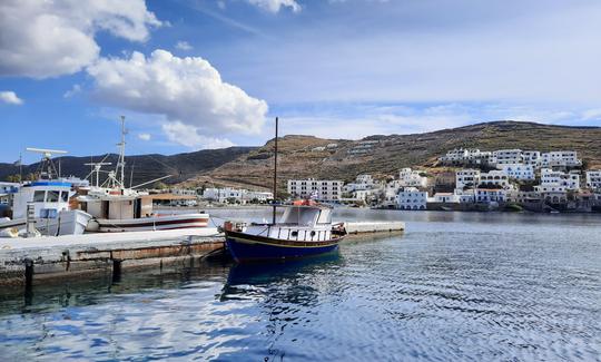 Passeio de barco tradicional em Kythnos