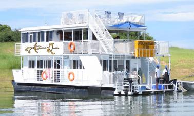 Diviértete en Kariba, Zimbabue, en una casa flotante de 65 pies