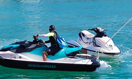 Experimente la emoción de la velocidad, el alquiler de una moto acuática Waverunner o un recorrido por la jungla